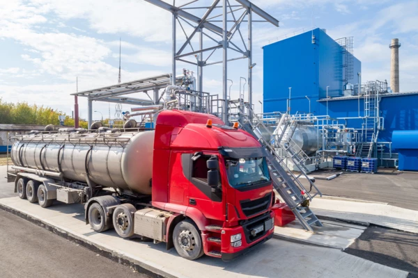 Tank Truck Emptying in the Chemical Industry With TORNADO® T.Proc® Rotary Lobe Pump