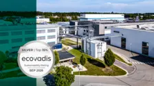 NETZSCH工业园区坐落于一片绿意盎然、维护良好的园区内，获得了EcoVadis 2026年9月银级可持续发展评级徽章